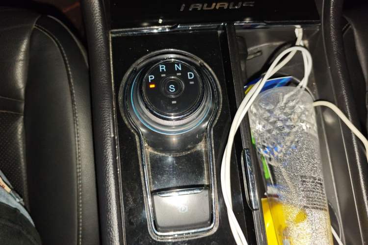 Used Ford Taurus 2017 EcoBoost 245 Fashion Edition Gear Lever