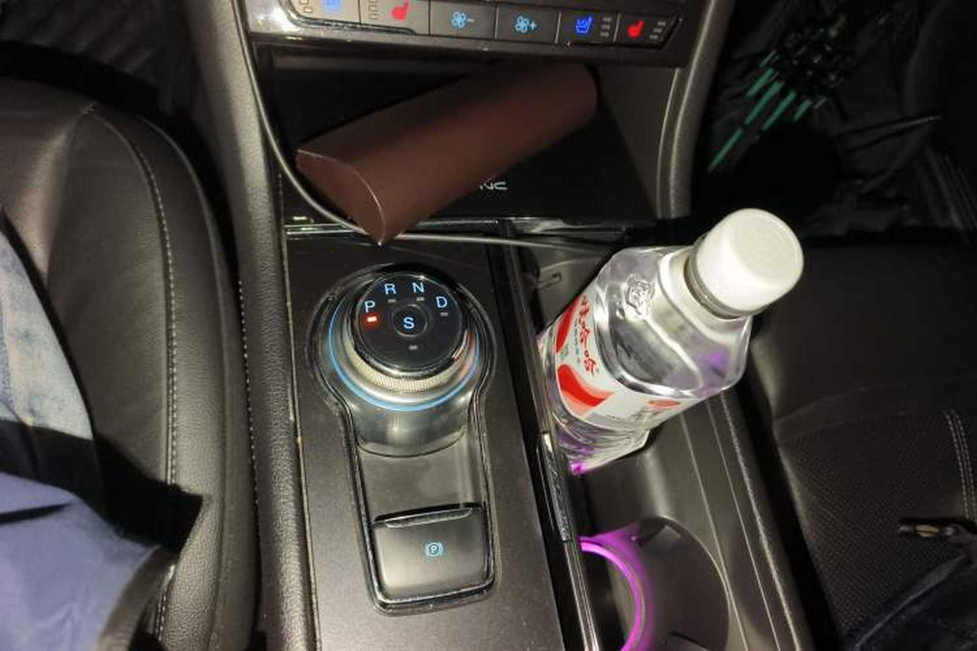 Used Ford Taurus 2017 EcoBoost 245 Fashion Edition Gear Lever