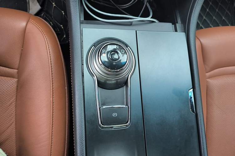 Used Ford Taurus 2017 Facelifted EcoBoost 245 Fashion Edition Gear Lever