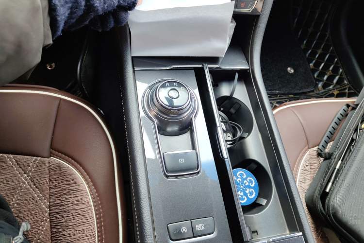 Used Ford Taurus 2017 EcoBoost 245 Fashion Edition Gear Lever
