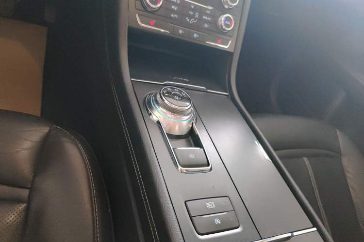 Used Ford Taurus 2017 EcoBoost 180 Luxury Model Gear Lever