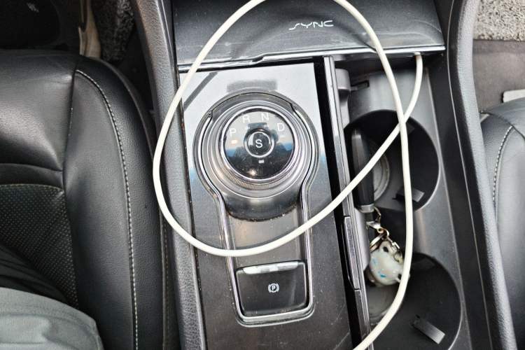Used Ford Taurus 2017 EcoBoost 245 Fashion Edition Gear Lever
