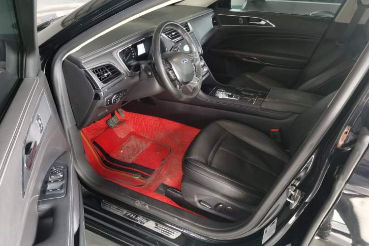 Used Ford Taurus 2017 EcoBoost 245 Fashion Edition Interior 2