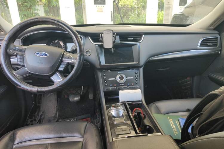 Used Ford Taurus 2017 EcoBoost 245 Luxury Model Interior 2