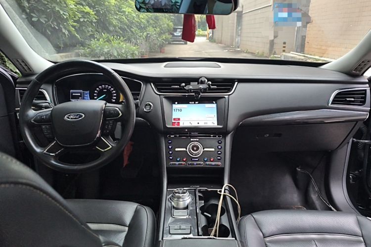Used Ford Taurus 2017 EcoBoost 245 Luxury Model Interior 2