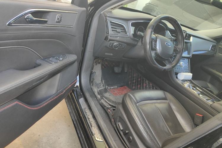 Used Ford Taurus 2017 EcoBoost 245 Luxury Model Interior 3