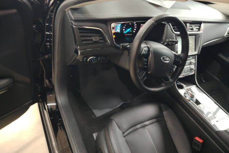 Used Ford Taurus 2017 EcoBoost 245 Fashion Edition Interior 3