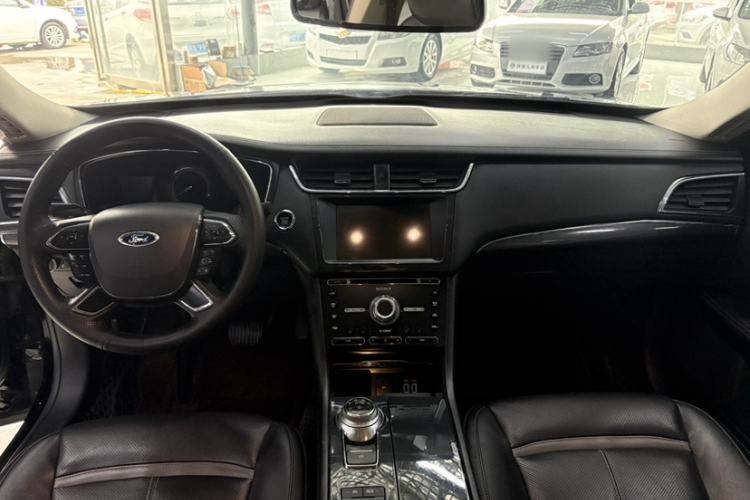 Used Ford Taurus 2017 EcoBoost 245 Luxury Model Interior 3