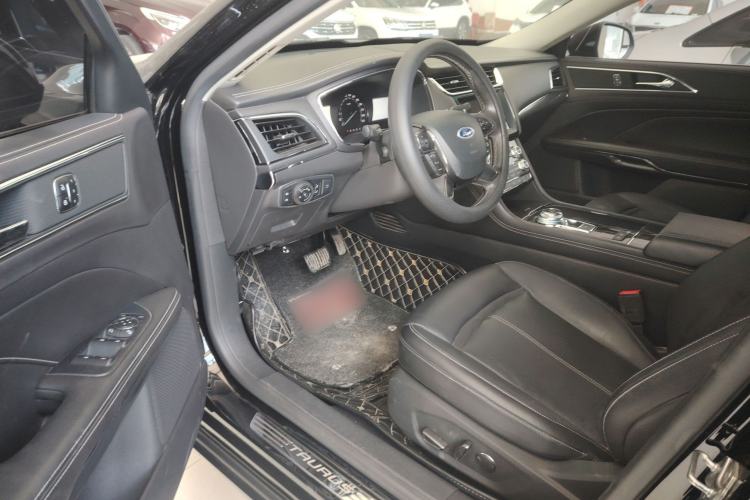 Used Ford Taurus 2017 EcoBoost 245 Fashion Edition Interior 4