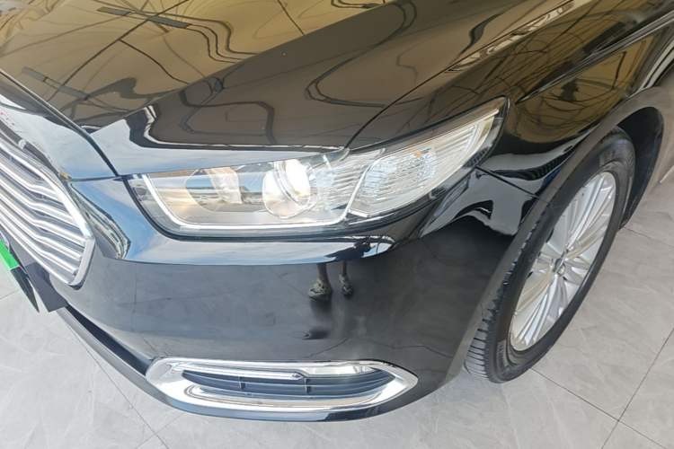 Used Ford Taurus 2017 EcoBoost 245 Fashion Edition Left Front Headlight