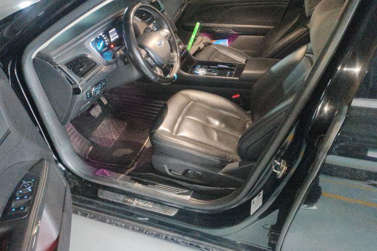 Used Ford Taurus 2017 EcoBoost 245 Fashion Edition Left Front Seat
