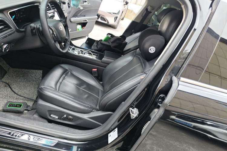 Used Ford Taurus 2017 EcoBoost 245 Fashion Edition Left Front Seat