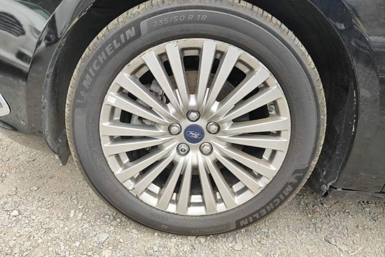 Used Ford Taurus 2017 EcoBoost 245 Luxury Model Left Front Wheel Hub