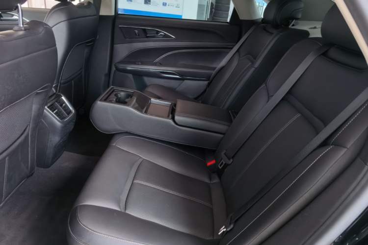 Used Ford Taurus 2017 EcoBoost 245 Fashion Edition Left Rear Seat