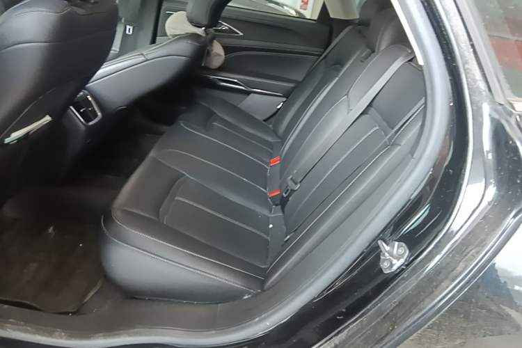 Used Ford Taurus 2017 EcoBoost 245 Fashion Edition Left Rear Seat