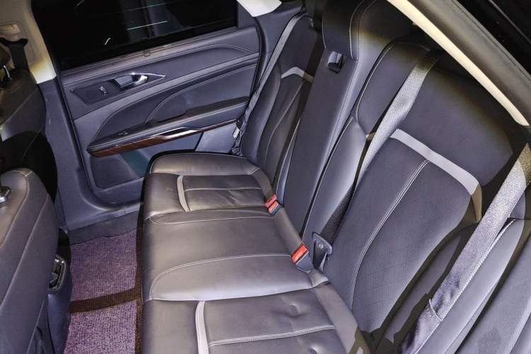 Used Ford Taurus 2017 EcoBoost 325 V6 Flagship Model Left Rear Seat