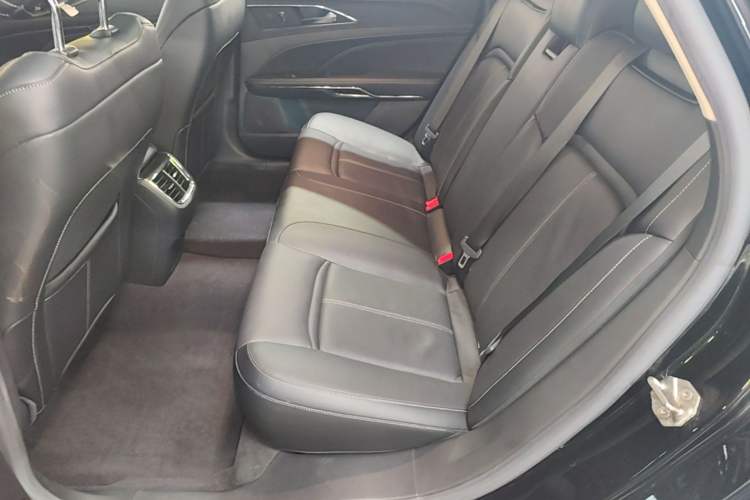 Used Ford Taurus 2017 EcoBoost 245 Fashion Edition Left Rear Seat