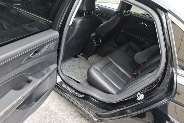 Used Ford Taurus 2017 EcoBoost 245 Fashion Edition Left Rear Seat