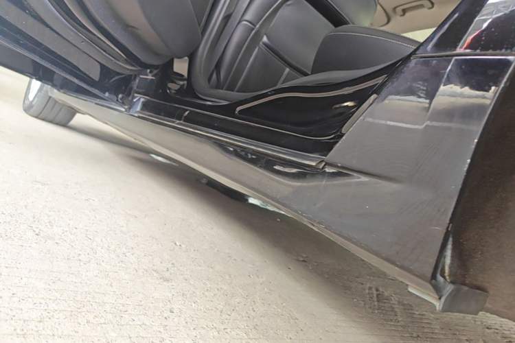Used Ford Taurus 2017 EcoBoost 245 Fashion Edition Left Side Sill