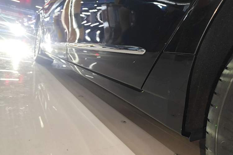 Used Ford Taurus 2017 EcoBoost 245 Fashion Edition Left Side Sill