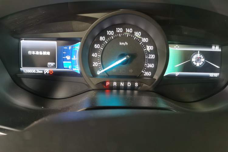 Used Ford Taurus 2017 EcoBoost 245 Fashion Edition Odometer Close Up