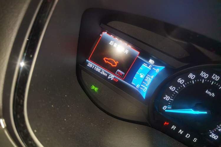 Used Ford Taurus 2017 Facelifted EcoBoost 245 Fashion Edition Odometer Close Up