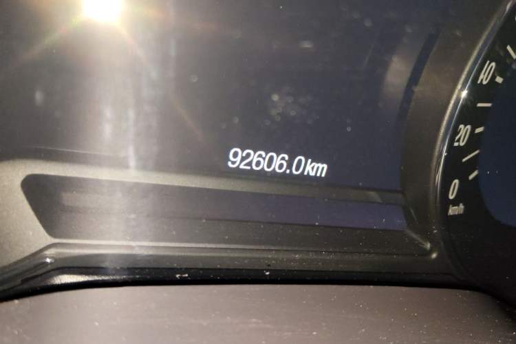 Used Ford Taurus 2017 EcoBoost 325 V6 Flagship Model Odometer Close Up