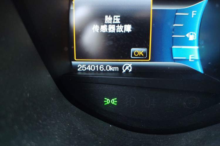 Used Ford Taurus 2017 EcoBoost 245 Luxury Model Odometer Close Up
