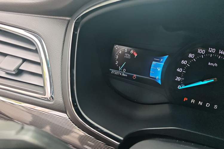 Used Ford Taurus 2017 EcoBoost 245 Luxury Model Odometer Close Up