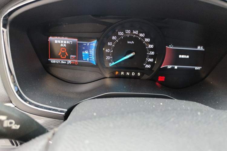 Used Ford Taurus 2017 EcoBoost 245 Fashion Edition Odometer Close Up