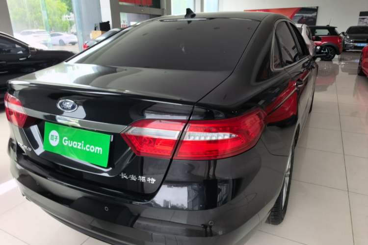 Used Ford Taurus 2017 EcoBoost 245 Fashion Edition Rear