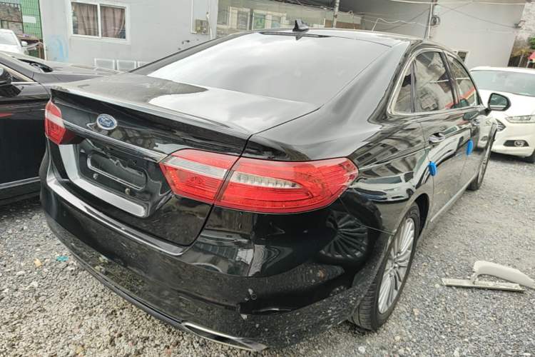 Used Ford Taurus 2017 EcoBoost 245 Luxury Model Rear Right 45 Deg