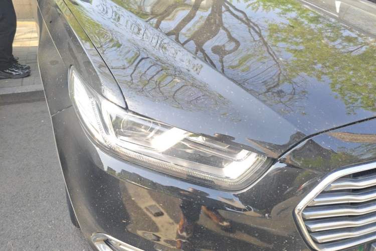 Used Ford Taurus 2017 EcoBoost 245 Luxury Model Right Front Headlight