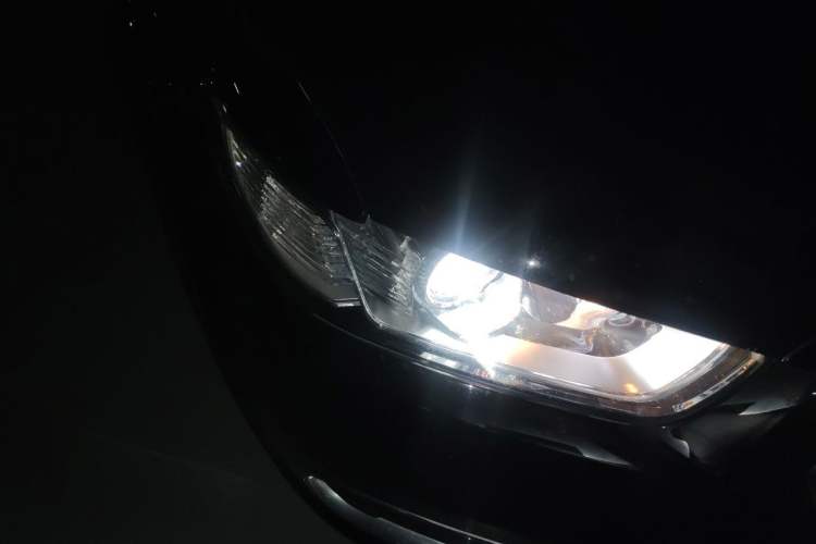 Used Ford Taurus 2017 EcoBoost 180 Ultimate Model Right Front Headlight