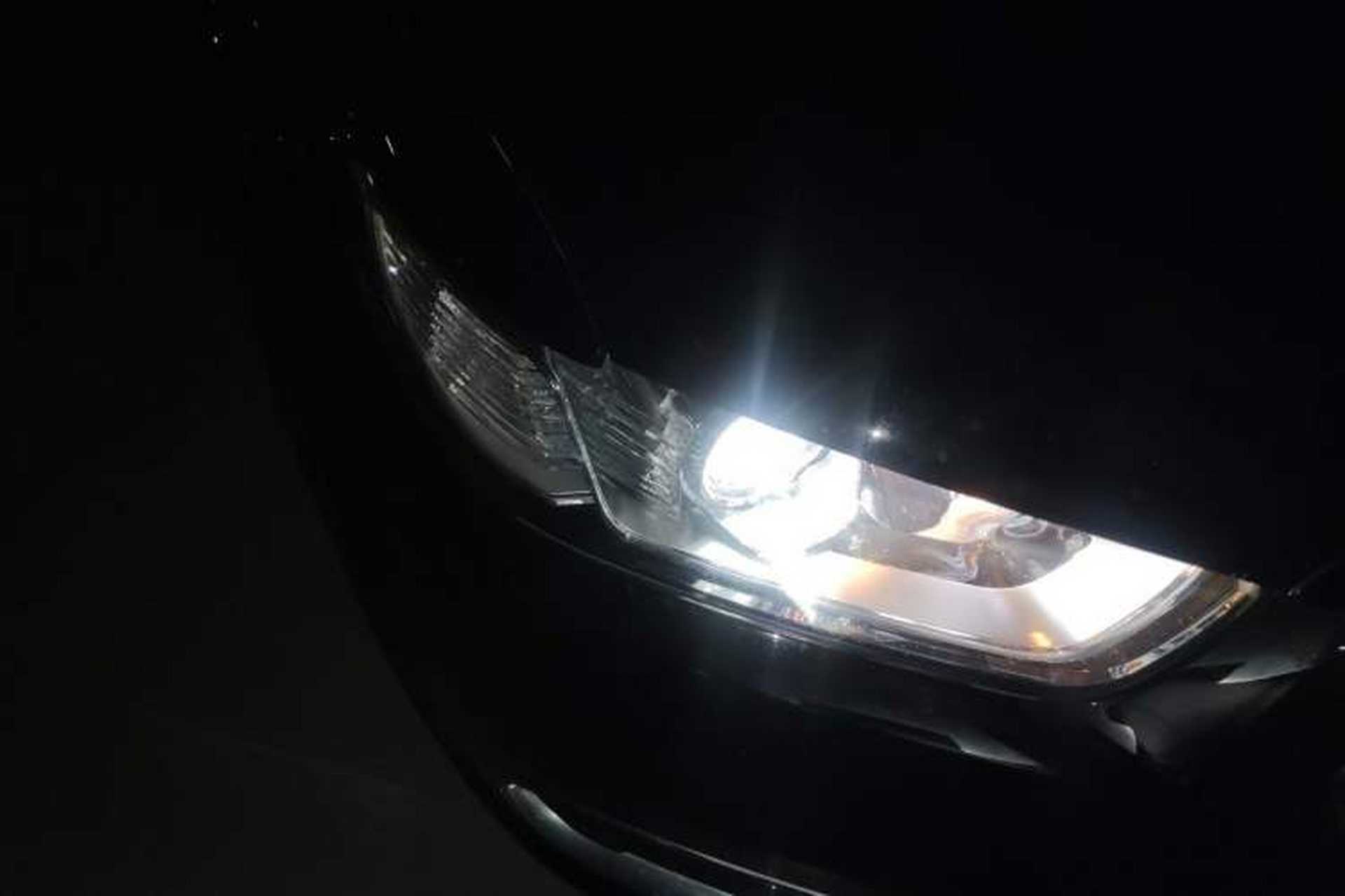 Used Ford Taurus 2017 EcoBoost 180 Ultimate Model Right Front Headlight