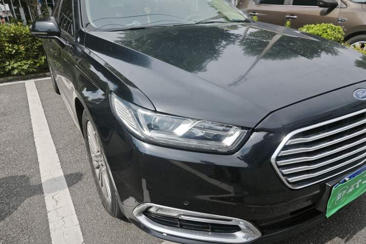 Used Ford Taurus 2017 EcoBoost 245 Luxury Model Right Front Headlight