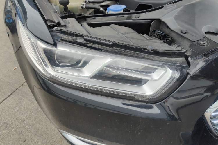 Used Ford Taurus 2017 EcoBoost 245 Luxury Model Right Front Headlight