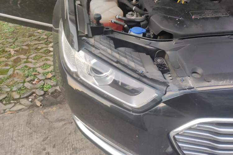 Used Ford Taurus 2017 EcoBoost 245 Fashion Edition Right Front Headlight