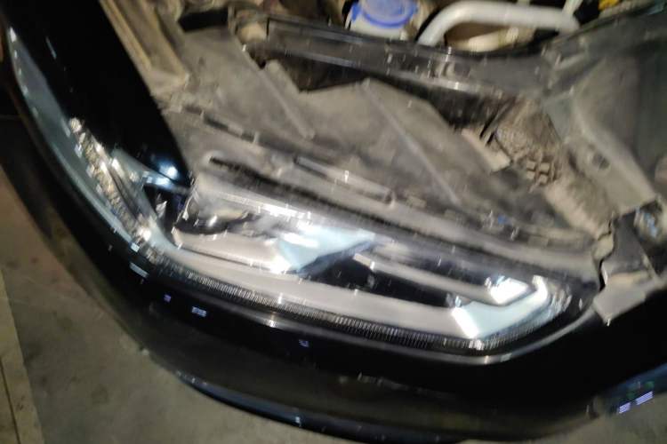 Used Ford Taurus 2017 EcoBoost 325 V6 Flagship Model Right Front Headlight