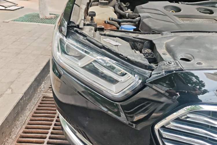 Used Ford Taurus 2017 EcoBoost 245 Luxury Model Right Front Headlight