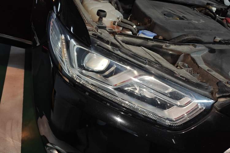 Used Ford Taurus 2017 EcoBoost 180 Ultimate Model Right Front Headlight