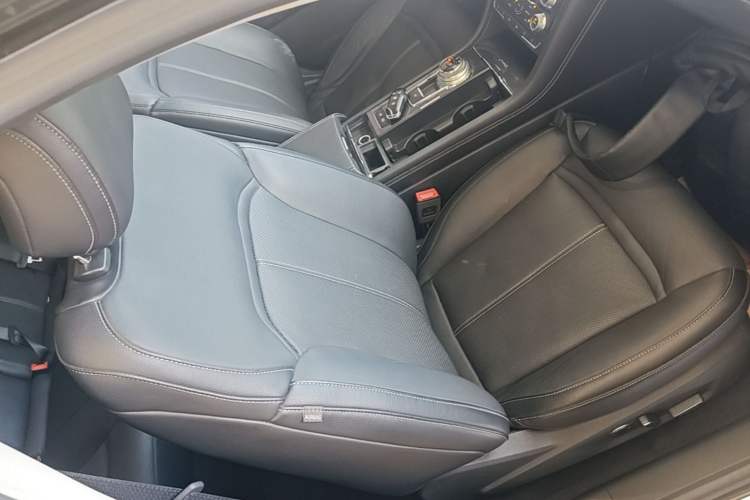 Used Ford Taurus 2017 EcoBoost 245 Fashion Edition Right Front Seat