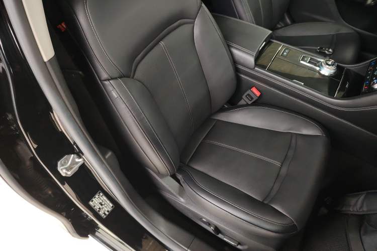 Used Ford Taurus 2017 EcoBoost 245 Fashion Edition Right Front Seat