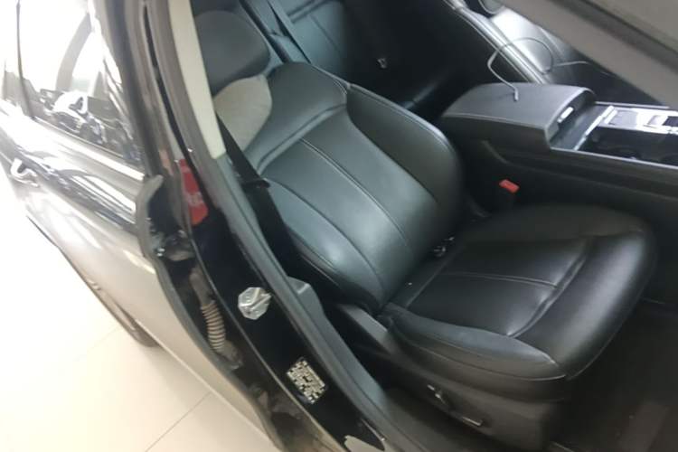Used Ford Taurus 2017 EcoBoost 245 Fashion Edition Right Front Seat