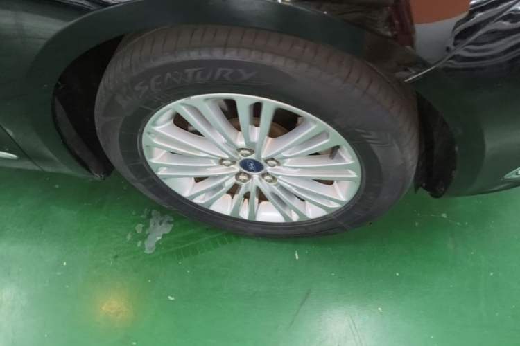 Used Ford Taurus 2017 Facelifted EcoBoost 245 Fashion Edition Right Front Wheel Hub
