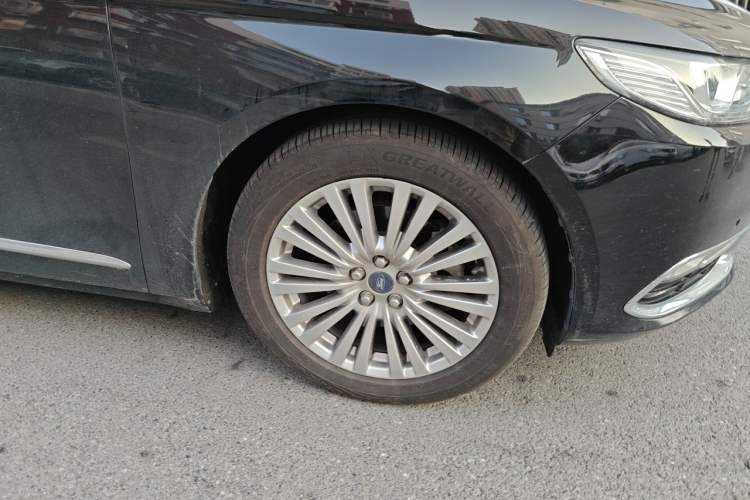 Used Ford Taurus 2017 EcoBoost 245 Luxury Model Right Front Wheel Hub