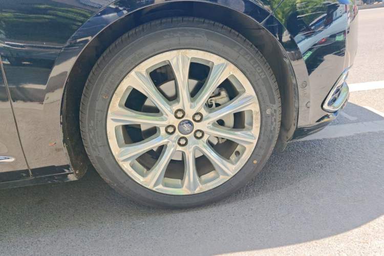 Used Ford Taurus 2017 EcoBoost 325 V6 Flagship Model Right Front Wheel Hub