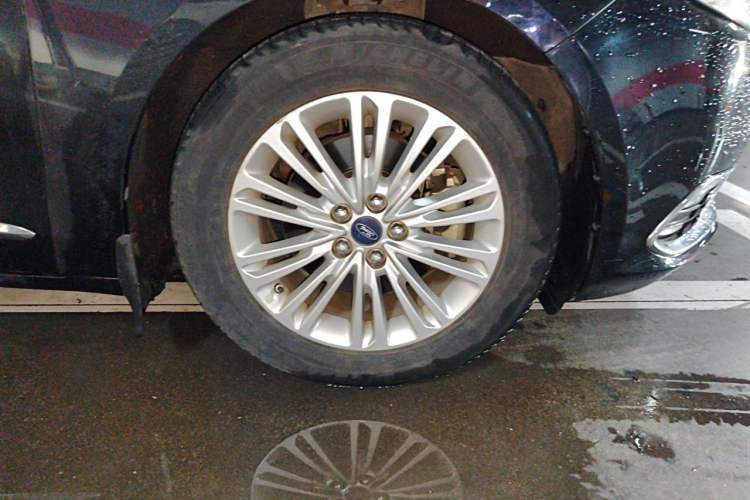 Used Ford Taurus 2017 Facelifted EcoBoost 245 Fashion Edition Right Front Wheel Hub
