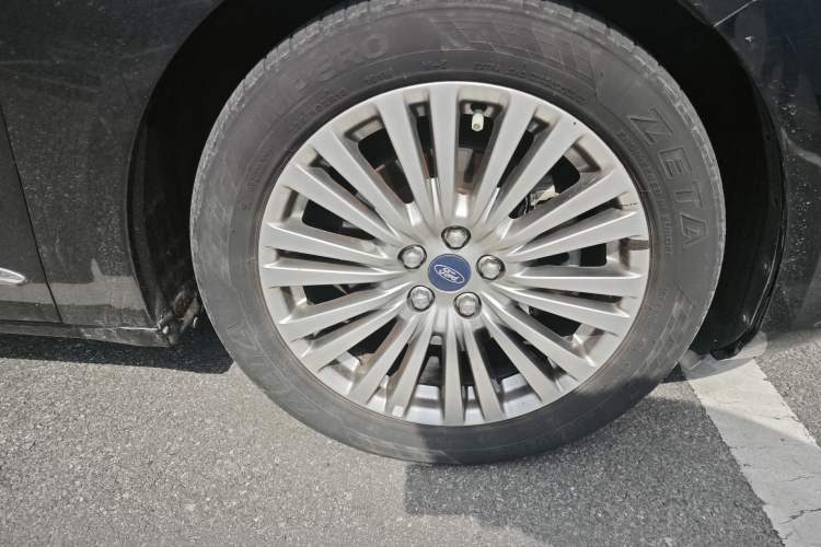 Used Ford Taurus 2017 EcoBoost 245 Luxury Model Right Front Wheel Hub