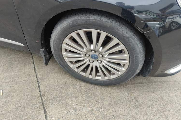 Used Ford Taurus 2017 EcoBoost 245 Luxury Model Right Front Wheel Hub